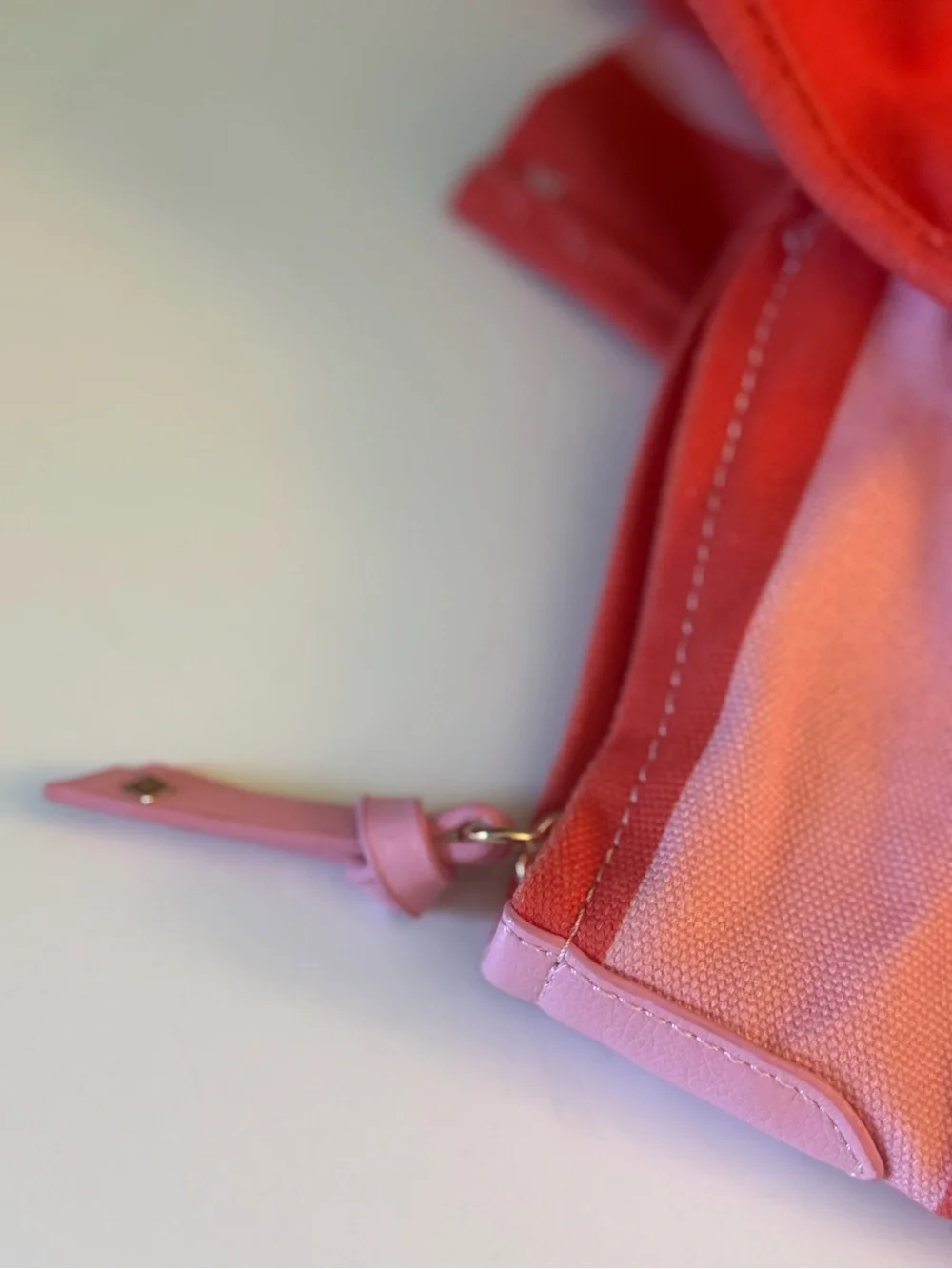 On Fifth Large Striped Pink & Orange Canvas Beach Bag Tote NWT, plus cosmeticbag